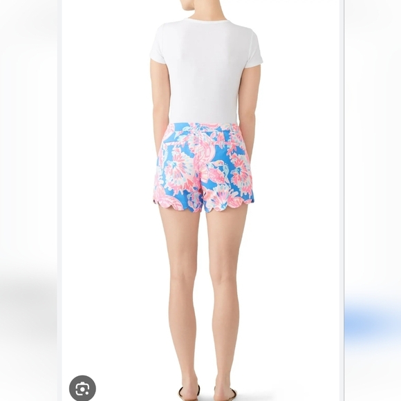 Lilly Pulitzer Buttercup Seersucker Stretch Scalloped Short Size 4 - Picture 2 of 7